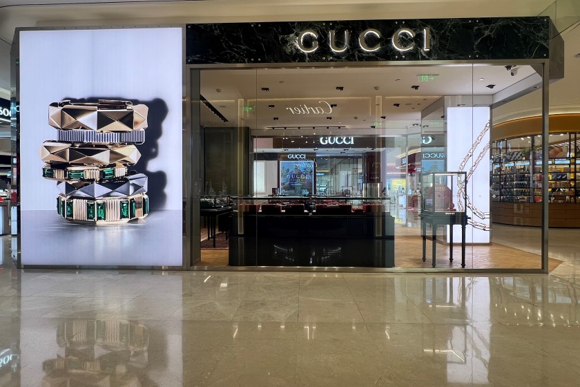 盛时表行保定先天下GUCCI专卖店