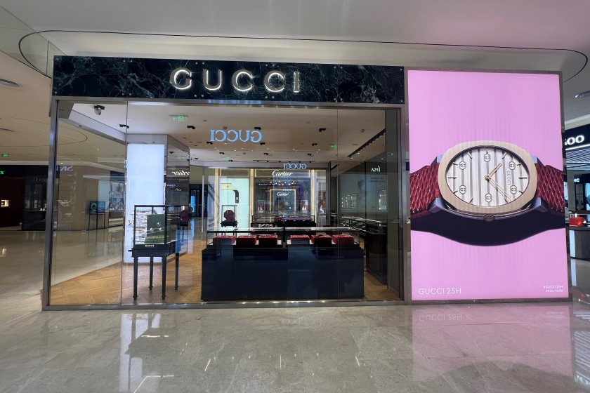 盛时表行保定先天下GUCCI专卖店
