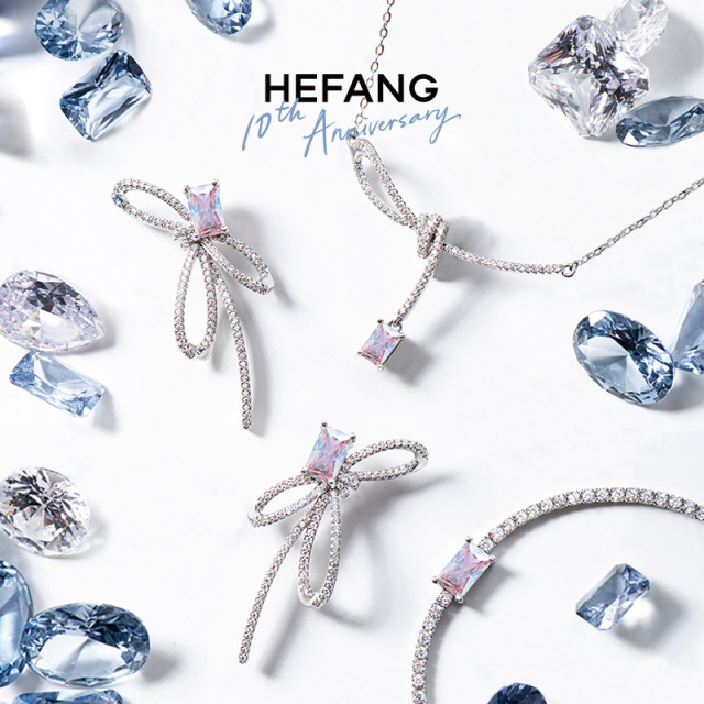 何方珠宝 HEFANG Jewelry 方糖系列 HFK09420228 极光方糖手链