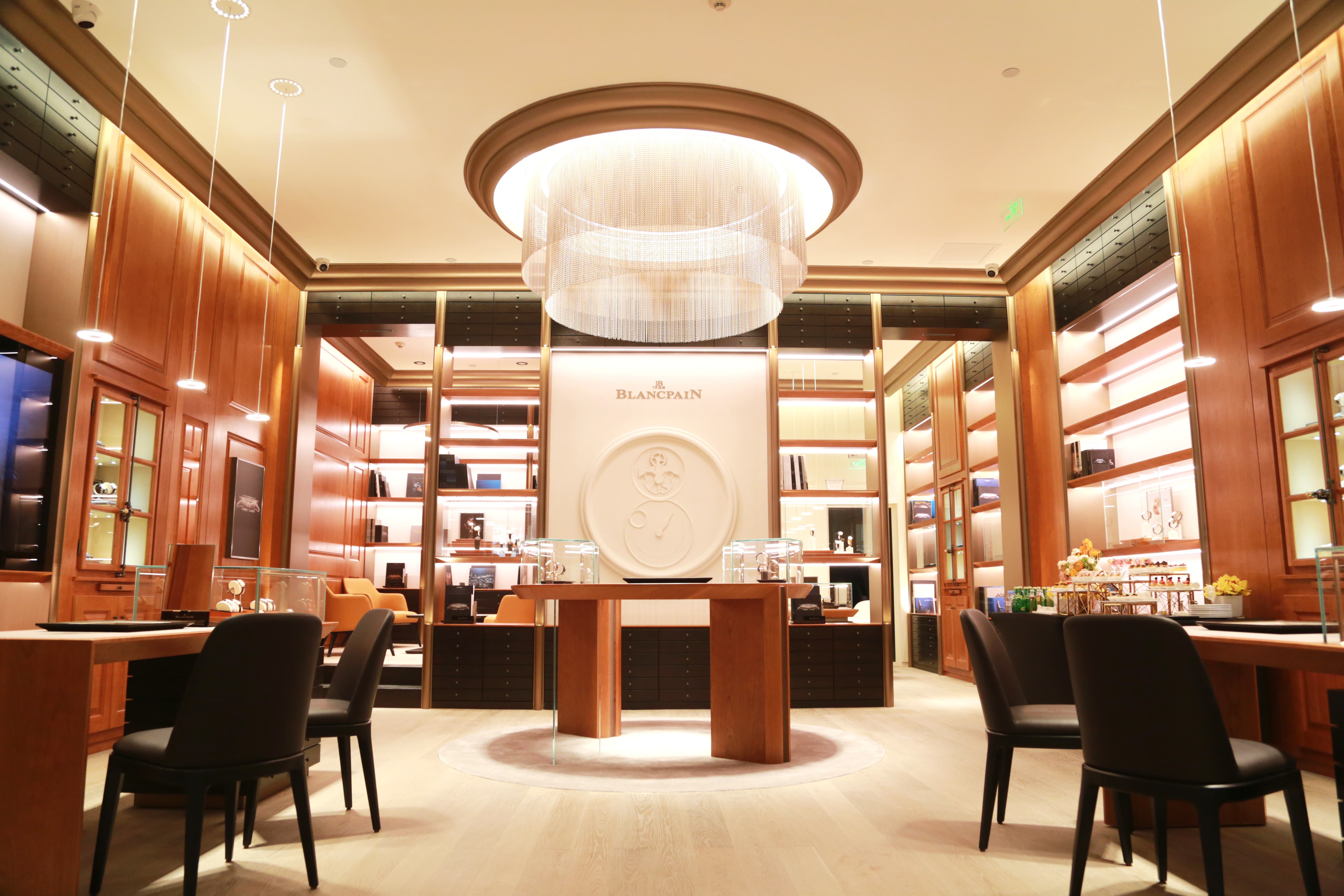 盛时表行南宁万象城宝珀专卖店