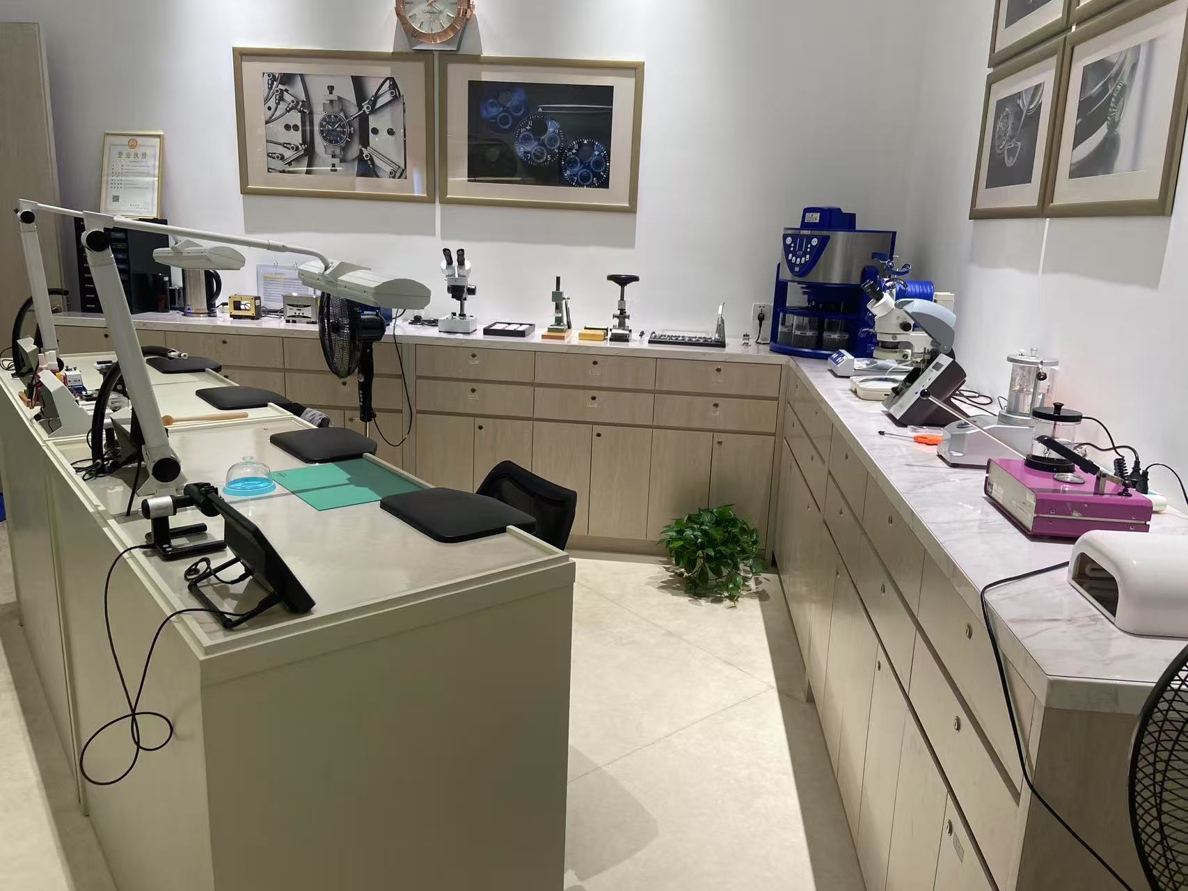 盛时钟表维修武汉新华路店客户服务中心