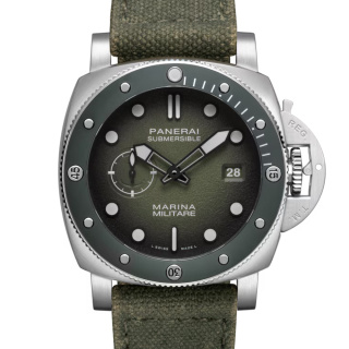 沛纳海 Panerai SUBMERSIBLE PAM01697 机械