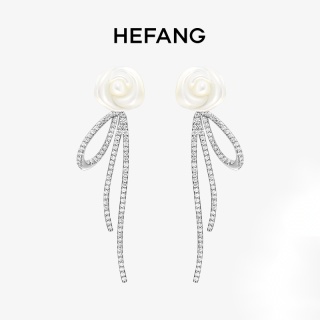 何方珠宝 HEFANG Jewelry 2023婚礼系列 HFL07519400 白玫瑰花束耳环